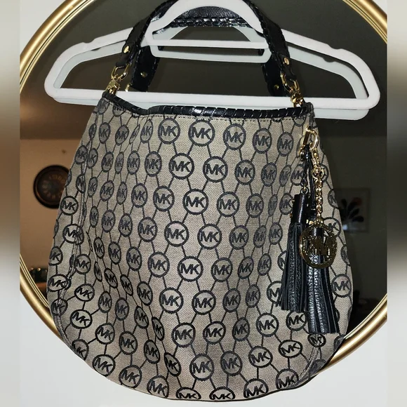 MICHAEL KORS PURSE with a signature monogram coach - Picture 7 of 7